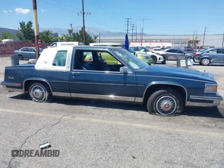 1986 Cadillac DeVille z VIN 1G6CD4783G4204155, wystawiony jako IAAI lot #42229194 z przebiegiem 131 360 mil mil oraz . Historia ofert i sprzedaży dostępna na DreamBid. Obrazek 13.
