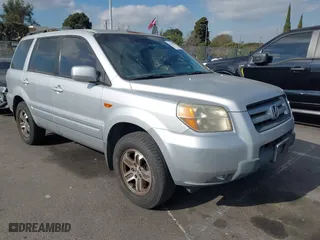 2008 Honda Pilot EX-L with VIN 5FNYF28558B012817, listed as a IAAI auction lot 41353216 with 233,854 mi miles. Bid and sale history available at carsss.com. Image 1.
