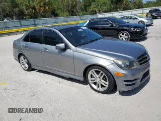 2014 Mercedes-Benz C 250 Sport z VIN WDDGF4HB1EG248594, wystawiony jako Copart lot #57993475 z przebiegiem 100 220 mil mil oraz Czysty tytuł • Clean title. Historia ofert i sprzedaży dostępna na DreamBid. Obrazek 4.