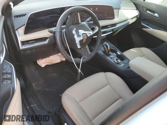2024 Cadillac XT4 FWD Premium Luxury z VIN 1GYFZCR44RF239840, wystawiony jako Copart lot #48870445 z przebiegiem 5 276 mil mil oraz Szkoda całkowita • Salvage title. Historia ofert i sprzedaży dostępna na DreamBid. Obrazek 8.