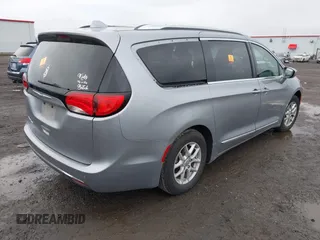 2020 Chrysler Pacifica Touring L z VIN 2C4RC1BG6LR109863, wystawiony jako IAAI lot #41247311 z przebiegiem Nie podano mil oraz . Historia ofert i sprzedaży dostępna na DreamBid. Obrazek 4.