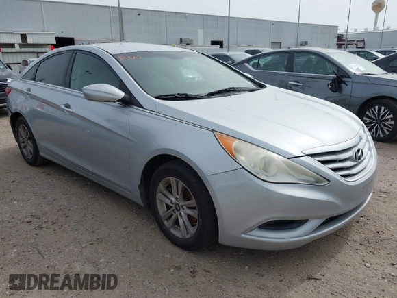 2013 Hyundai Sonata GLS z VIN 5NPEB4AC7DH677751, wystawiony jako IAAI lot #42267980 z przebiegiem Nie podano mil oraz . Historia ofert i sprzedaży dostępna na DreamBid. Obrazek 1.