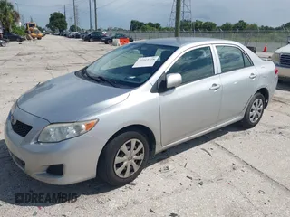 2010 Toyota Corolla z VIN JTDBU4EE6AJ077198, wystawiony jako IAAI lot #42519728 z przebiegiem 230 465 mil mil oraz . Historia ofert i sprzedaży dostępna na DreamBid. Obrazek 2.