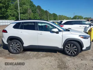2023 Toyota Corolla Cross XLE с VIN 7MUDAAAG7PV037902, выставлен на аукционе IAAI как лот 42184134 с пробегом 17 643 миль миль и . История ставок и продаж доступна на DreamBid. Изображение 14.