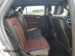 2022 Volkswagen Atlas SEL Premium R-Line with VIN 1V2FE2CA6NC219819, listed as a Copart auction lot 54796015 with 33,911 mi miles and Clean title. Bid and sale history available at DreamBid. Image 11.