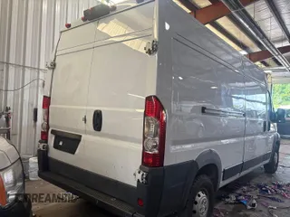 2018 Ram ProMaster Cargo z VIN 3C6TRVDG5JE112252, wystawiony jako IAAI lot #42399558 z przebiegiem 159 166 mil mil oraz . Historia ofert i sprzedaży dostępna na DreamBid. Obrazek 19.