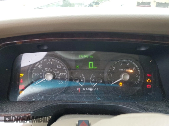2006 Lincoln Town Car Signature z VIN 1LNHM81W76Y647607, wystawiony jako Copart lot #55507165 z przebiegiem 196 468 mil mil oraz Szkody całkowita. Historia ofert i sprzedaży dostępna na DreamBid. Obrazek 9.