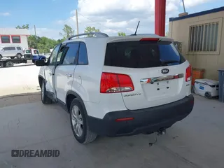 2011 Kia Sorento EX with VIN 5XYKUDA22BG008845, listed as a IAAI auction lot 41911107 with 207,362 mi miles. Bid and sale history available at carsss.com. Image 3.