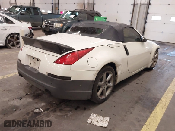2005 Nissan 350Z Touring with VIN JN1AZ36A45M754923, listed as a IAAI auction lot 41720671 with 124,916 mi miles. Bid and sale history available at carsss.com. Image 4.