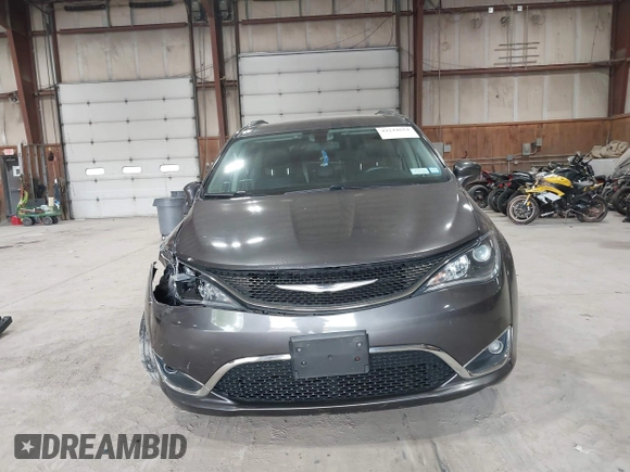 2018 Chrysler Pacifica Touring L z VIN 2C4RC1BG6JR352778, wystawiony jako IAAI lot #42244634 z przebiegiem 70 747 mil mil oraz . Historia ofert i sprzedaży dostępna na DreamBid. Obrazek 13.