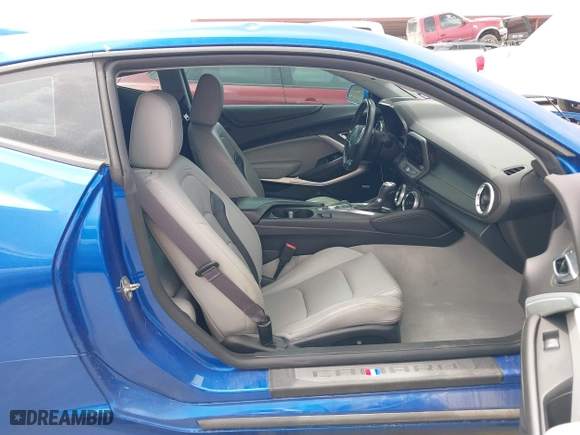 2016 Chevrolet Camaro 2LT with VIN 1G1FD1RS0G0139038, listed as a IAAI auction lot 41888250 with 101,864 mi miles. Bid and sale history available at carsss.com. Image 5.