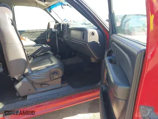 2001 Chevrolet Silverado 1500 LT with VIN 2GCEC19T911251766, listed as a IAAI auction lot 41252900 with 200,609 mi miles. Bid and sale history available at carsss.com. Image 5.