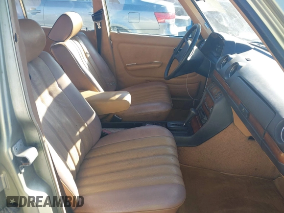 1981 Mercedes-Benz 300 with VIN WDBAB93A4BN004161, listed as a IAAI auction lot 41290568 with 18,887 mi miles and . Bid and sale history available at DreamBid. Image 5.
