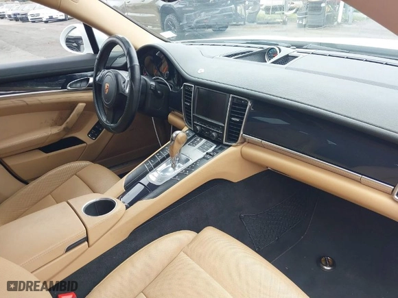 2015 Porsche Panamera 4 with VIN WP0AA2A71FL000458, listed as a IAAI auction lot 41862221 with 66,946 mi miles. Bid and sale history available at carsss.com. Image 5.
