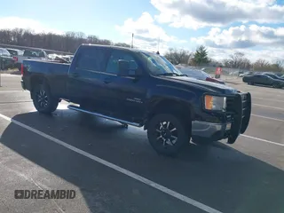 2008 GMC Sierra 2500HD SLT z VIN 1GTHK23668F164354, wystawiony jako IAAI lot #40902062 z przebiegiem 182 104 mil mil oraz . Historia ofert i sprzedaży dostępna na DreamBid. Obrazek 1.