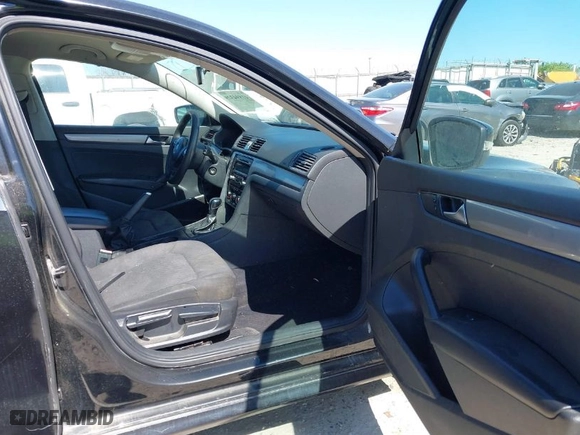 2014 Volkswagen Passat Wolfsburg Ed with VIN 1VWAT7A34EC116382, listed as a IAAI auction lot 41894329 with 161,890 mi miles. Bid and sale history available at carsss.com. Image 5.