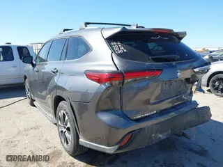 2021 Toyota Highlander XLE with VIN 5TDGZRAH3MS057776, listed as a IAAI auction lot 41754519 with 79,725 mi miles. Bid and sale history available at carsss.com. Image 3.
