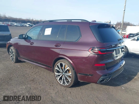 2023 BMW X7 M60i z VIN 5UX33EM03P9R02884, wystawiony jako IAAI lot #41879035 z przebiegiem 45 466 mil mil oraz . Historia ofert i sprzedaży dostępna na DreamBid. Obrazek 3.