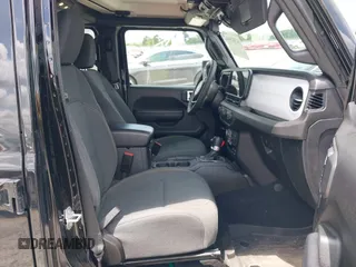 2024 Jeep Wrangler Sport S z VIN 1C4PJXDN6RW123452, wystawiony jako IAAI lot #42382840 z przebiegiem 17 234 mil mil oraz . Historia ofert i sprzedaży dostępna na DreamBid. Obrazek 5.