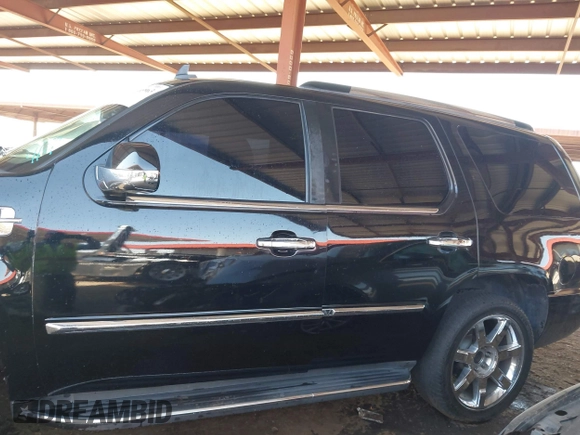 2009 Cadillac Escalade z VIN 1GYFC23269R251960, wystawiony jako IAAI lot #41993963 z przebiegiem 164 055 mil mil oraz . Historia ofert i sprzedaży dostępna na DreamBid. Obrazek 14.