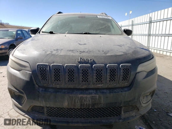 2019 Jeep Cherokee Altitude z VIN 1C4PJMLX8KD282895, wystawiony jako Copart lot #47054495 z przebiegiem 159 831 mil mil oraz Szkoda całkowita • Salvage title. Historia ofert i sprzedaży dostępna na DreamBid. Obrazek 5.