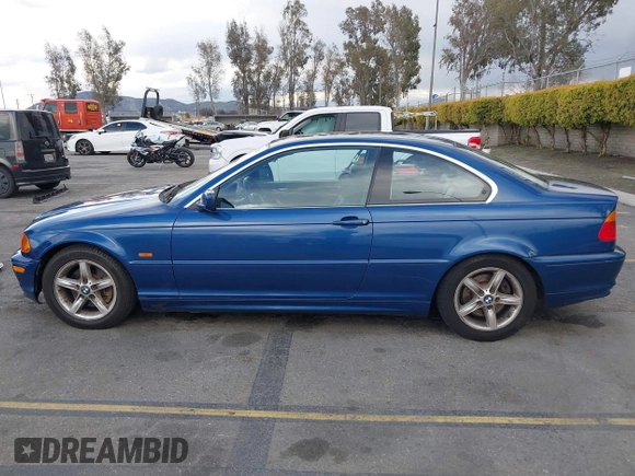 2001 BMW 3 Series 325Ci with VIN WBABN33401JW55892, listed as a IAAI auction lot 41751934 with 1 mi miles. Bid and sale history available at carsss.com. Image 14.