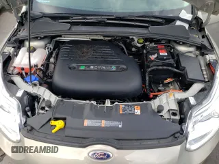 2015 Ford Focus Electric z VIN 1FADP3R43FL314971, wystawiony jako Copart lot #81186143 z przebiegiem 60 987 mil mil oraz . Historia ofert i sprzedaży dostępna na DreamBid. Obrazek 11.