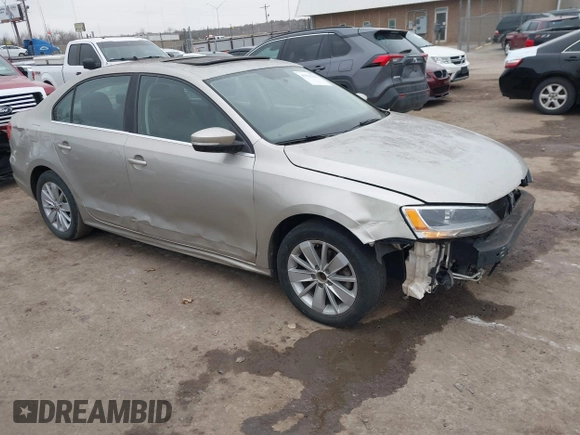 2015 Volkswagen Jetta Sedan 1.8T SE w/Connectivity with VIN 3VWD07AJ9FM326125, listed as a IAAI auction lot 41531163 with 141,284 mi miles. Bid and sale history available at carsss.com. Image 1.