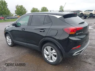 2024 Buick Encore GX Preferred z VIN KL4AMCSL3RB141383, wystawiony jako IAAI lot #42296144 z przebiegiem 9 483 mil mil oraz . Historia ofert i sprzedaży dostępna na DreamBid. Obrazek 3.