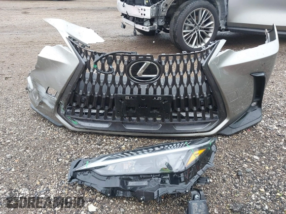 2025 Lexus NX 350h Premium z VIN JTJGKCEZ2S2054535, wystawiony jako IAAI lot #42300774 z przebiegiem 2 612 mil mil oraz . Historia ofert i sprzedaży dostępna na DreamBid. Obrazek 12.