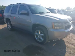 2007 Chevrolet Tahoe LTZ z VIN 1GNFK130X7J298560, wystawiony jako IAAI lot #42127703 z przebiegiem 268 095 mil mil oraz . Historia ofert i sprzedaży dostępna na DreamBid. Obrazek 1.
