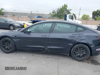 2024 Tesla Model 3 z VIN 5YJ3E1EA2RF784394, wystawiony jako IAAI lot #42034036 z przebiegiem 14 594 mil mil oraz . Historia ofert i sprzedaży dostępna na DreamBid. Obrazek 14.