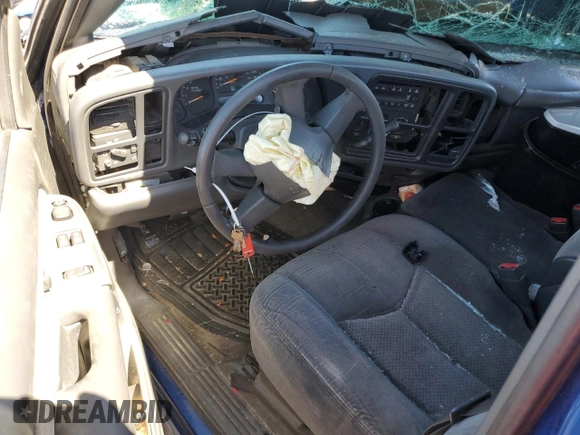 2003 Chevrolet Silverado 1500 with VIN 2GCEC19V731365673, listed as a Copart auction lot 60777044 with 204,804 mi miles and Non Repairable. Bid and sale history available at carsss.com. Image 8.
