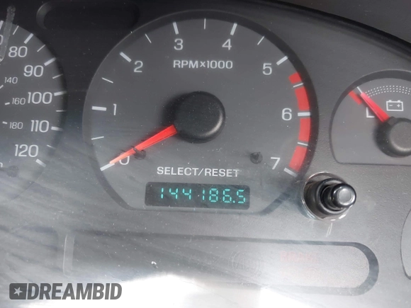 2000 Ford Mustang z VIN 1FAFP4049YF296568, wystawiony jako IAAI lot #41598325 z przebiegiem 144 186 mil mil oraz . Historia ofert i sprzedaży dostępna na DreamBid. Obrazek 7.