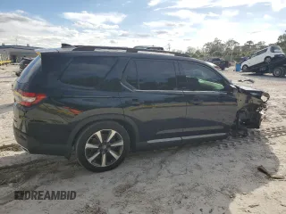 2024 Honda Pilot Elite with VIN 5FNYG1H87RB045935, listed as a Copart auction lot 43043765 with 10,544 mi miles and Salvage Title. Bid and sale history available at carsss.com. Image 3.