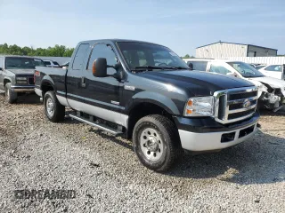 2005 Ford F-250 XL with VIN 1FTSX21P85EA80279, listed as a Copart auction lot 56636615 with 174,376 mi miles and Salvage title. Bid and sale history available at DreamBid. Image 4.