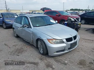 2006 BMW 3 Series 325i with VIN WBAVB13516KX33813, listed as a IAAI auction lot 42624042 with 191,402 mi miles and . Bid and sale history available at DreamBid. Image 1.