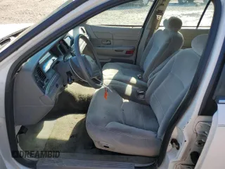 2000 Ford Crown Victoria LX z VIN 2FAFP74W0YX125595, wystawiony jako Copart lot #84675434 z przebiegiem 151 438 mil mil oraz Szkoda całkowita • Salvage title. Historia ofert i sprzedaży dostępna na DreamBid. Obrazek 7.