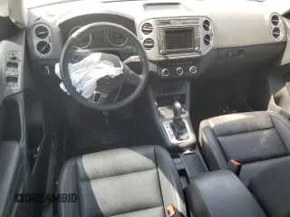 2017 Volkswagen Tiguan S z VIN WVGBV7AX6HK011093, wystawiony jako Copart lot #61912514 z przebiegiem Nie podano mil oraz Szkoda całkowita • Salvage title. Historia ofert i sprzedaży dostępna na DreamBid. Obrazek 8.
