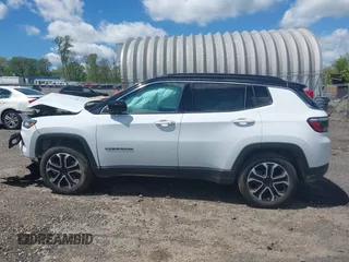 2024 Jeep Compass Limited with VIN 3C4NJDCNXRT610750, listed as a IAAI auction lot 42217949 with 32,530 mi miles and . Bid and sale history available at carsss.com. Image 15.