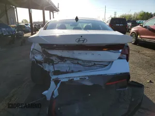2024 Hyundai Elantra SEL z VIN KMHLS4DG0RU783442, wystawiony jako Copart lot #54518255 z przebiegiem 2 927 mil mil oraz Szkoda całkowita • Salvage title. Historia ofert i sprzedaży dostępna na DreamBid. Obrazek 6.