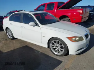 2008 BMW 3 Series 328i with VIN WBAVC53518F009961, listed as a IAAI auction lot 41905295 with 228,230 mi miles. Bid and sale history available at carsss.com. Image 1.