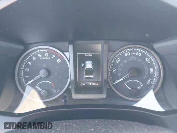 2021 Toyota Tacoma SR z VIN 3TMCZ5AN3MM421868, wystawiony jako IAAI lot #42003665 z przebiegiem 39 380 mil mil oraz . Historia ofert i sprzedaży dostępna na DreamBid. Obrazek 7.
