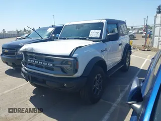 2021 Ford Bronco z VIN 1FMDE5AP9MLA72598, wystawiony jako IAAI lot #42153810 z przebiegiem 45 694 mil mil oraz . Historia ofert i sprzedaży dostępna na DreamBid. Obrazek 17.