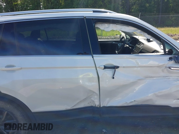 2023 Volkswagen Tiguan SE z VIN 3VVNB7AX9PM121316, wystawiony jako IAAI lot #42138562 z przebiegiem 19 118 mil mil oraz . Historia ofert i sprzedaży dostępna na DreamBid. Obrazek 13.