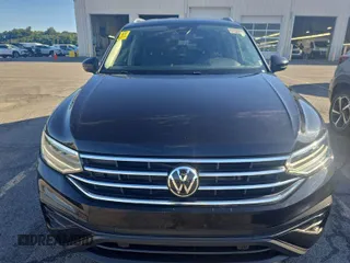 2024 Volkswagen Tiguan SE with VIN 3VV3B7AXXRM097540, listed as a IAAI auction lot 42809080 with 25,390 mi miles and . Bid and sale history available at DreamBid. Image 9.