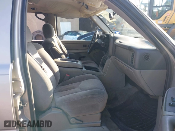 2004 Chevrolet Suburban LT with VIN 1GNEC16T84R125633, listed as a IAAI auction lot 42564242 with 328,946 mi miles and . Bid and sale history available at DreamBid. Image 5.