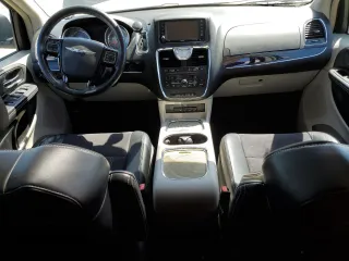 2014 Chrysler Town & Country Touring L 30th Anniversary z VIN 2C4RC1CG0ER251465, wystawiony jako Copart lot #55653135 z przebiegiem 164 472 mil mil oraz Nie do naprawy • Non repairable. Historia ofert i sprzedaży dostępna na DreamBid. Obrazek 8.