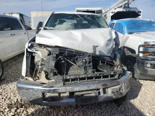 2019 Ford F-250 XL with VIN 1FT7W2B69KEC61997, listed as a Copart auction lot 44033075 with Not provided miles and Salvage title. Bid and sale history available at DreamBid. Image 5.