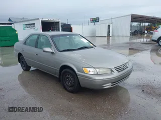 1999 Toyota Camry LE z VIN 4T1BG22K4XU431048, wystawiony jako IAAI lot #42162903 z przebiegiem 249 715 mil mil oraz . Historia ofert i sprzedaży dostępna na DreamBid. Obrazek 1.